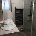 Nyaraló De La Treille *